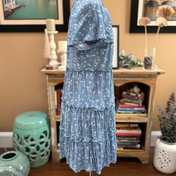 Women's Floral Flutter Sleeve Dress - Picture 4 of 8